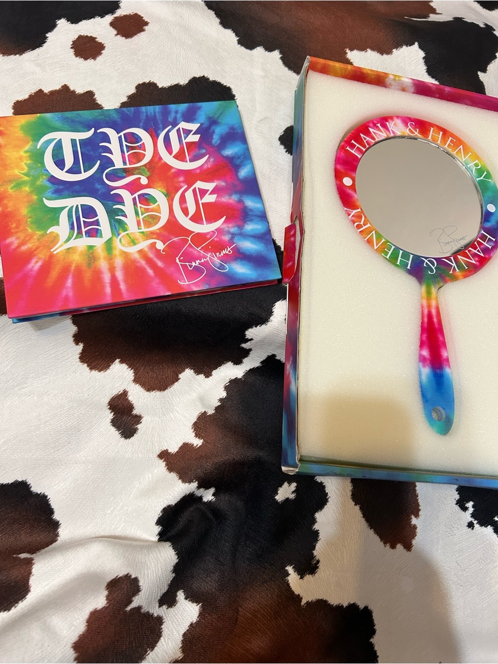 NIB Hank & Henry Tie Dye Eyeshadow Palette with Matching Tie-Dye Hand Mirror